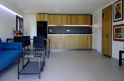 Est House | Ideal T3 Rez-de-jardin: Pool, Spa & Free Parking Awaits