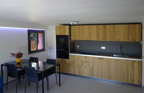 Est House | Ideal T3 Rez-de-jardin: Pool, Spa & Free Parking Awaits