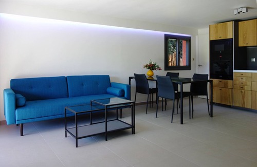 Est House | Ideal T3 Rez-de-jardin: Pool, Spa & Free Parking Awaits