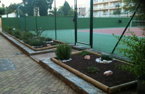 Le Lavandou Apartment | Beachside Retreat: 4-Star Hotel with Pool & Tennis Access