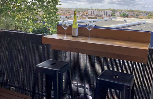 Barriere de Paris Apartment | T3 URBAN Appart: Convenient Access with Family Amenities