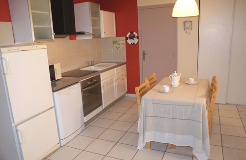 Le Conquet House | Cozy T3 Villa with Heated Pool Steps from the Beach