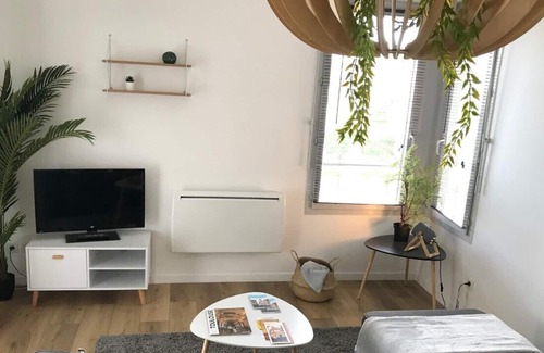 Fontaine-Bayonne-Cartoucherie Apartment | Discover T3 Zénith: Pool, Parking & Top-Rated Comfort