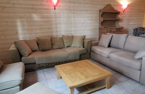Lormont House | Modern T4 with Patio and Garonne River Views