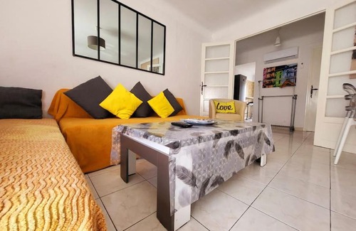 3rd Arrondissement Apartment | Comfortable T4 with 2 Balconies near Gare St Charles