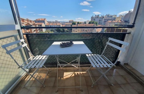 3rd Arrondissement Apartment | Comfortable T4 with 2 Balconies near Gare St Charles