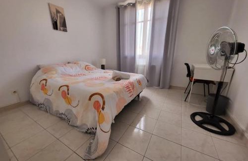 3rd Arrondissement Apartment | Comfortable T4 with 2 Balconies near Gare St Charles