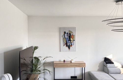 Saint-Just Apartment | Elegant T4 Haut Standing Near Metro St Just with Spa