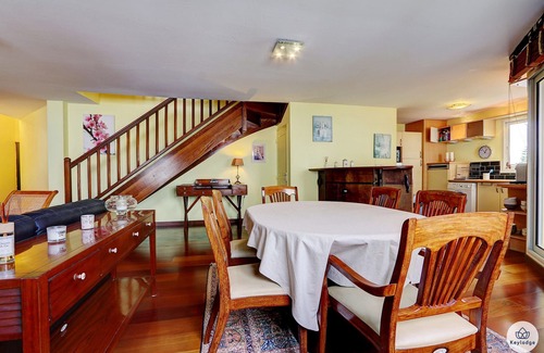 Saint-Denis Apartment | Explore T4 - Le Diva***: Family-Friendly Retreat in Saint-Denis
