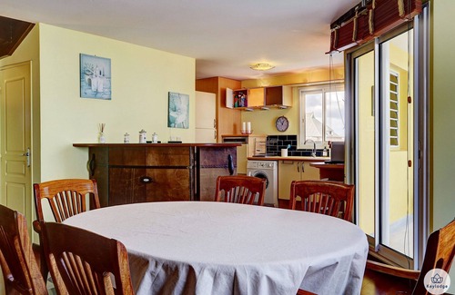Saint-Denis Apartment | Explore T4 - Le Diva***: Family-Friendly Retreat in Saint-Denis