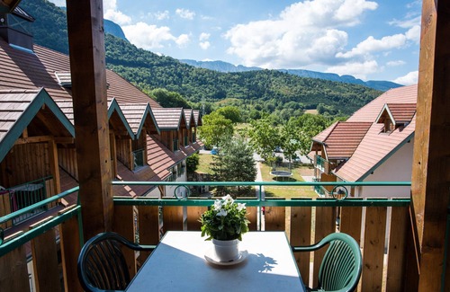Giez Condo | Giez: Family-Friendly 3BR Duplex with Pools & Spa Access