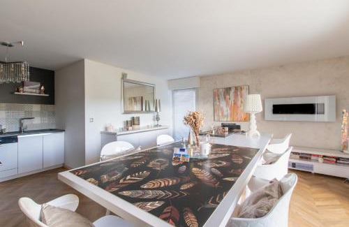 Garrigues Apartment | Beautiful T4 Terrasse VUE sur le GOLF with Oceanfront Views