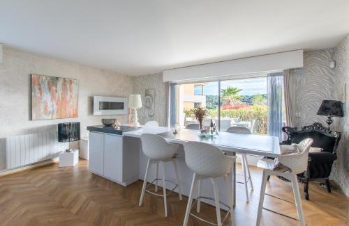 Garrigues Apartment | Beautiful T4 Terrasse VUE sur le GOLF with Oceanfront Views