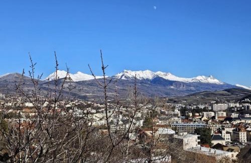 Gap Apartment | Unforgettable Views of Mountains and City at T4 VUE IMPRENABLE