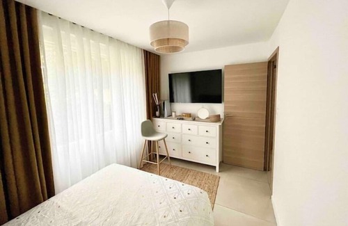 Cronenbourg Ouest Apartment | Comfortable T5 Appartement with Free Parking for Families