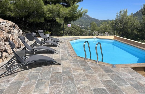 Le Revest-les-Eaux House | Scenic T5 House with Pool and Views of Toulon Harbour