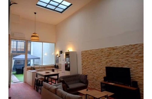 Valence Apartment | Explore T5 L'atelier Insolite: Spa & Kitchen Amenities