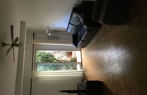 Saint-Denis House | Cozy T6 Duplex Steps from Downtown and State Garden