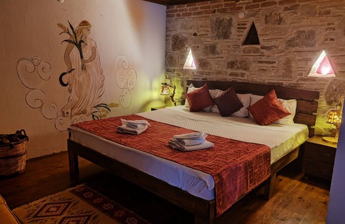 Sirince Hotel | Discover Taş konak Manolya: Rated 9.8, Family-Friendly Stay