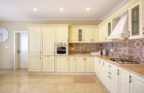 Ghajnsielem Villa | Indulge at Ta’ Benna Villa: Pet-Friendly Oceanfront Escape