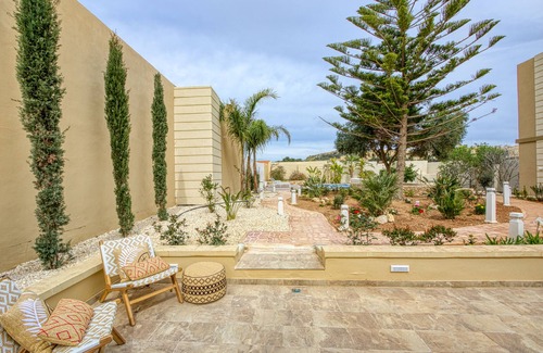 Ghajnsielem Villa | Indulge at Ta’ Benna Villa: Pet-Friendly Oceanfront Escape