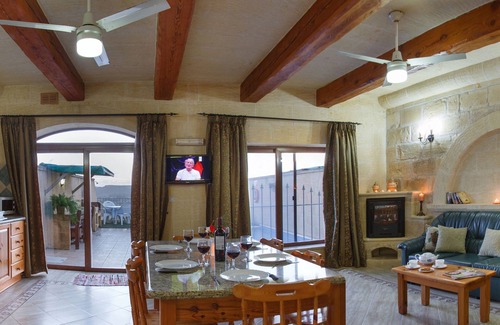 Xaghra Villa | Ta Debora Villa: Relaxing Retreat with Beach Access & Views
