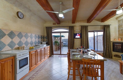 Xaghra Villa | Ta Debora Villa: Relaxing Retreat with Beach Access & Views