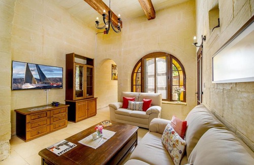 Ta' Għammar House | Discover Ta Gananz Holiday Home: Family and Pet-Friendly Retreat