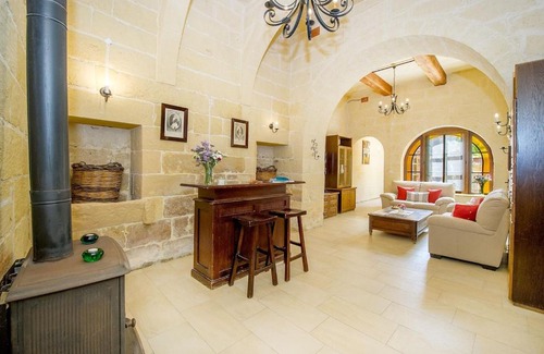 Ta' Għammar House | Discover Ta Gananz Holiday Home: Family and Pet-Friendly Retreat