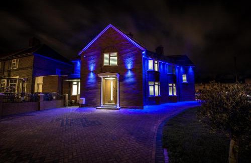 Hale House | Experience Comfort at TA House with Family-Friendly Amenities