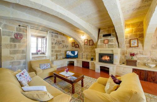 Ggantija House | Pet-Friendly Ta' Majsi Holiday Home with Pool & High Ratings