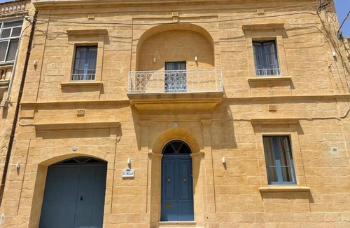 Nadur House | Idyllic Ta’ Mikieli 62: Poolside Retreat for Families