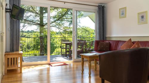 Fivelanes Ski Chalet | Meadowview Chalet 2 at Ta Mill Cottages - Child Friendly Stay
