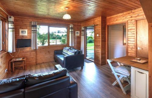 Fivelanes Ski Chalet | Family-Friendly Retreat at Ta Mill Cottages - Brookview Lodge