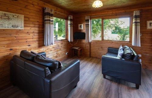 Fivelanes Ski Chalet | Family-Friendly Retreat at Ta Mill Cottages - Brookview Lodge