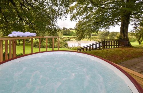 Fivelanes Ski Chalet | Pet-Friendly Retreat at Ta Mill Cottages - Brookview Lodge