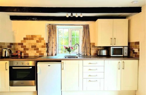Fivelanes Cottage | Idyllic Ta Mill Pump Cottage: Guest Rated 10/10 Retreat