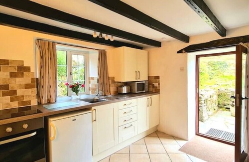 Fivelanes Cottage | Idyllic Ta Mill Pump Cottage: Guest Rated 10/10 Retreat