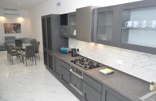 Dingli Apartment | Delightful Ta' Palal: Pet & Child-Friendly Retreat Awaits