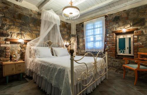 Vourvourou Apartment | Premier Stay at Ta Petrina - 4-Star with Pool & Breakfast
