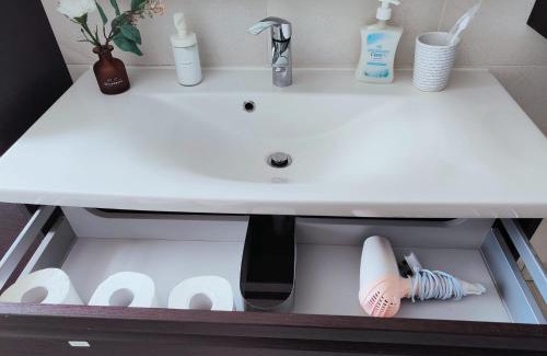 Selhurst Apartment | Pet-Friendly 3 Bedroom House with Top Guest Ratings