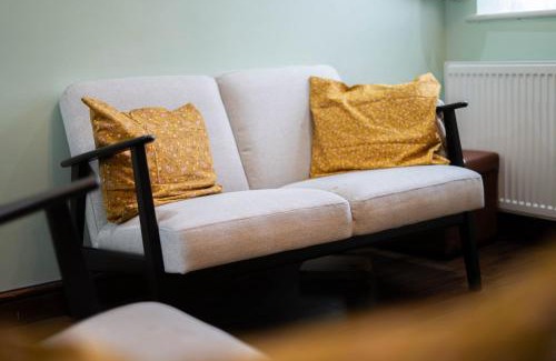 Selhurst Apartment | Pet-Friendly 3 Bedroom House with Top Guest Ratings