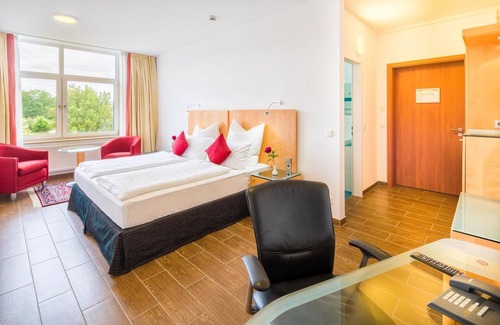 Kellinghusen Hotel | Discover Taba Hotel: Wheelchair Accessible with Breakfast