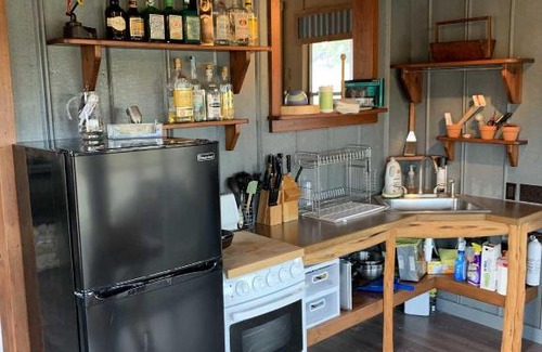 Comfort House | Experience Tabasco Ranch - Star Cabin with Breakfast & Kitchen