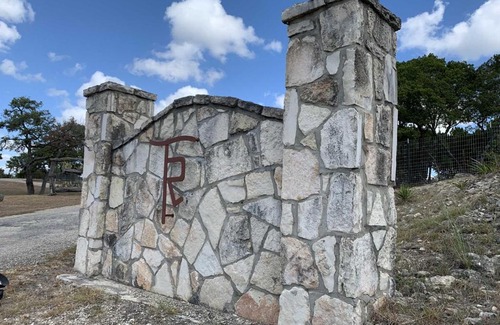 Comfort House | Experience Tabasco Ranch - Star Cabin with Breakfast & Kitchen