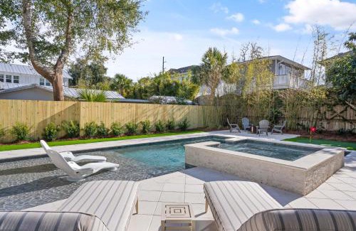 East Beach House | Tabbystone Cottage - A Family-Friendly Retreat with Pool