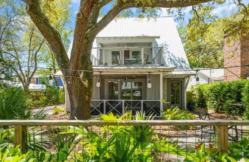 East Beach House | Tabbystone Cottage - A Family-Friendly Retreat with Pool