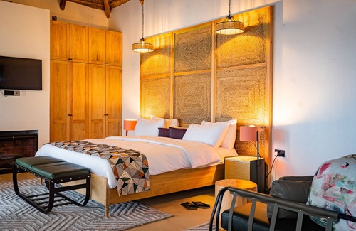 Fort Portal Resort | Discover Tabebuia Spa and Safari Resort with Ocean View