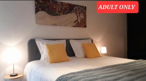 Mons Bed & Breakfast | Idyllic Table et Chambre Particulière with Oceanfront Bliss