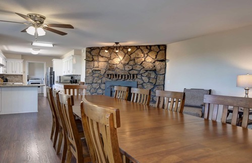 Branson West House | Enjoy Table Rock Lake Views with Spa and Family-Friendly Amenities